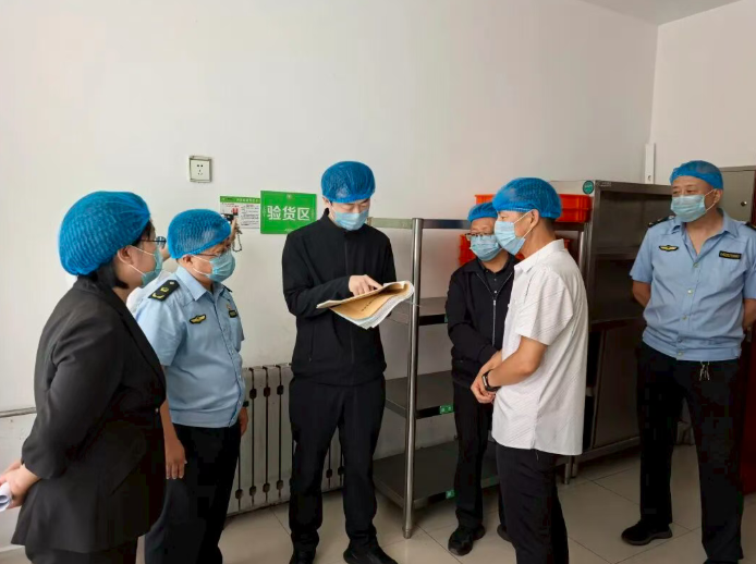 郭政调研高层消防无水整改及食品安全保障等工作
